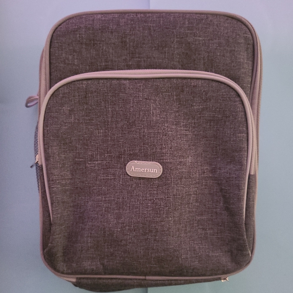 Amersun Grey Lunchbox 10.6"L x 4.33"Wx8.07"H. Outside Material Is Oxford Cloth.